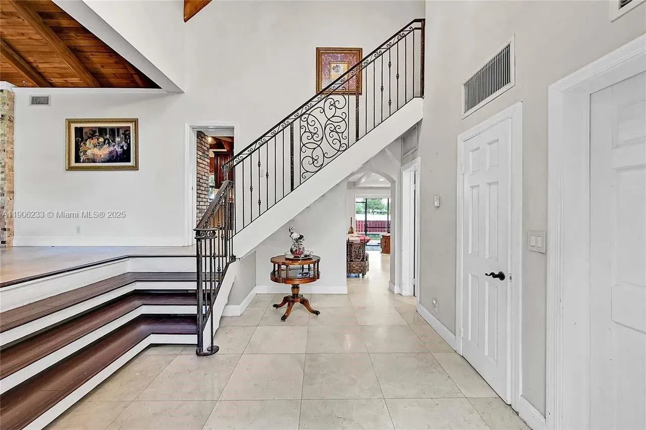 863 W Coco Plum Cir, Plantation FL 33324