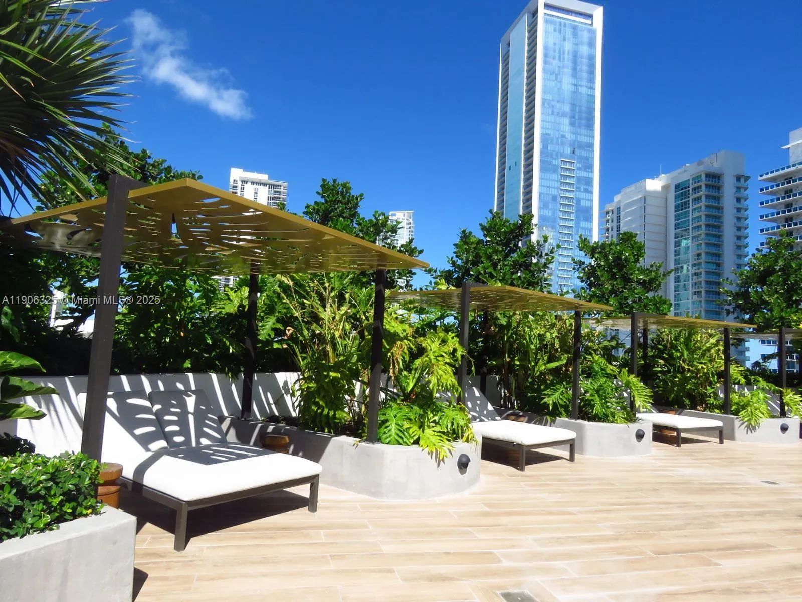 1 bedroom 2 bath for sale at 700 NE 24 # 203, Miami FL 33137