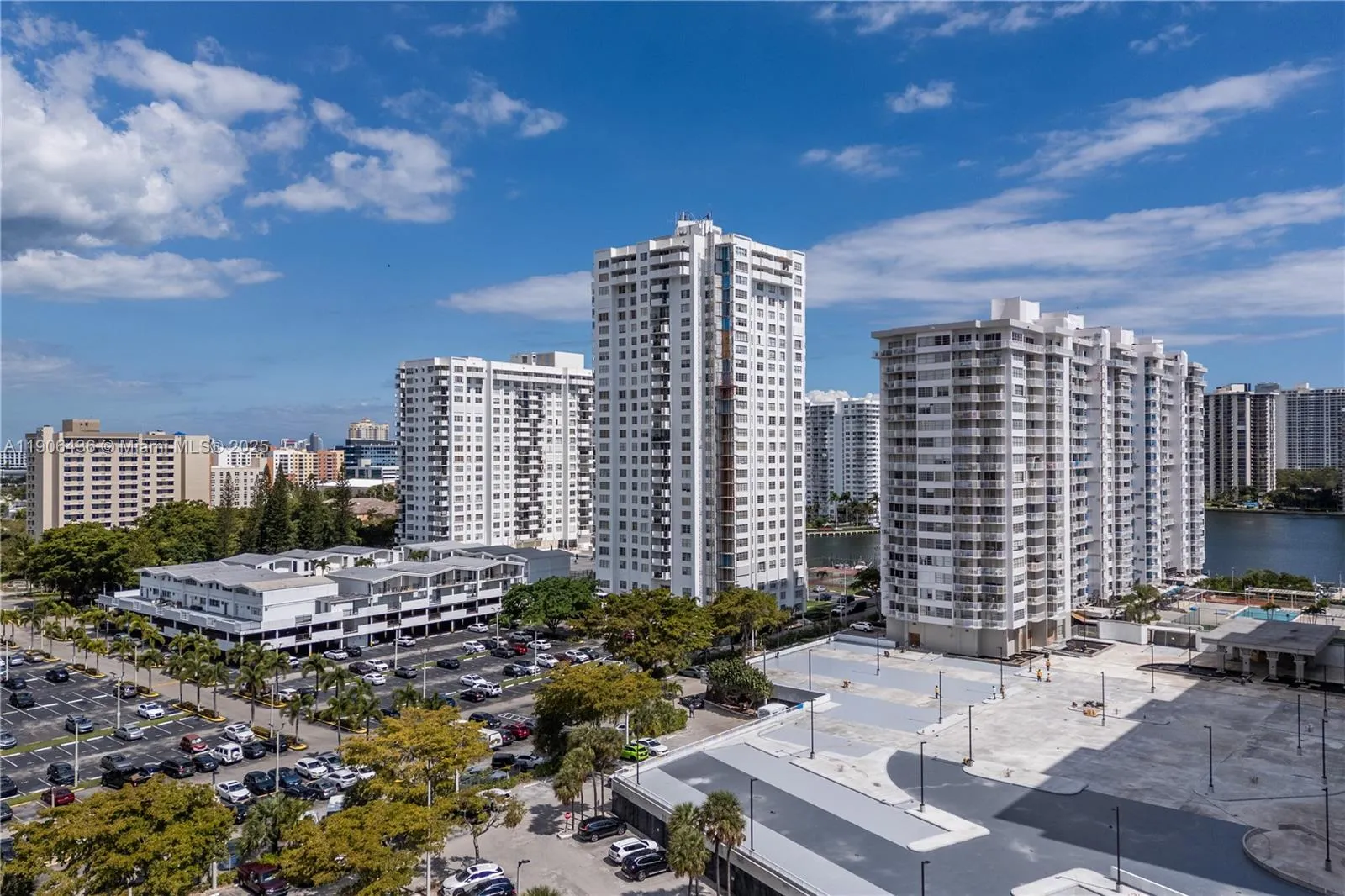 1 bedroom 1 bath for sale at 2750 NE 183rd St # 2601, Aventura FL 33160
