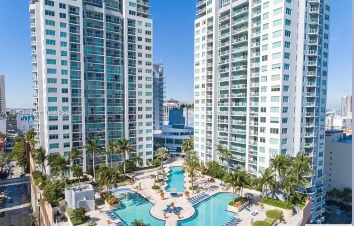 1 bedroom 1 bath for sale at 253 NE 2nd St # 632, Miami FL 33132