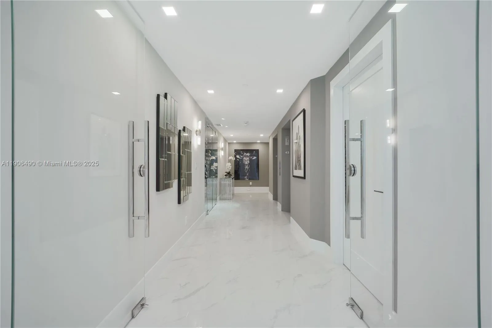 300 S Pointe Dr # 4306, Miami Beach FL 33139