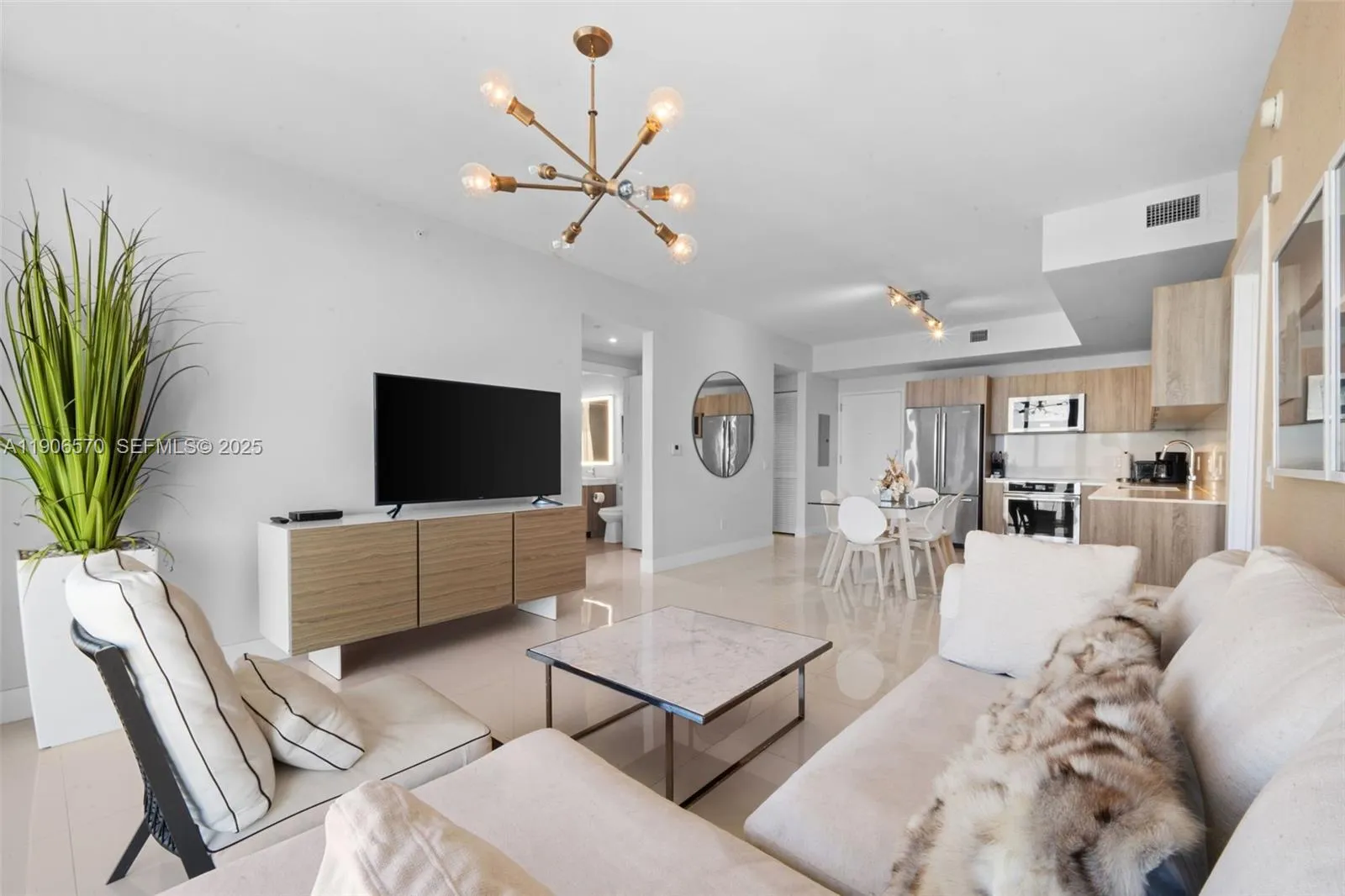 2 bedroom 2 bath for sale at 2960 NE 207th St # 1003, Aventura FL 33180