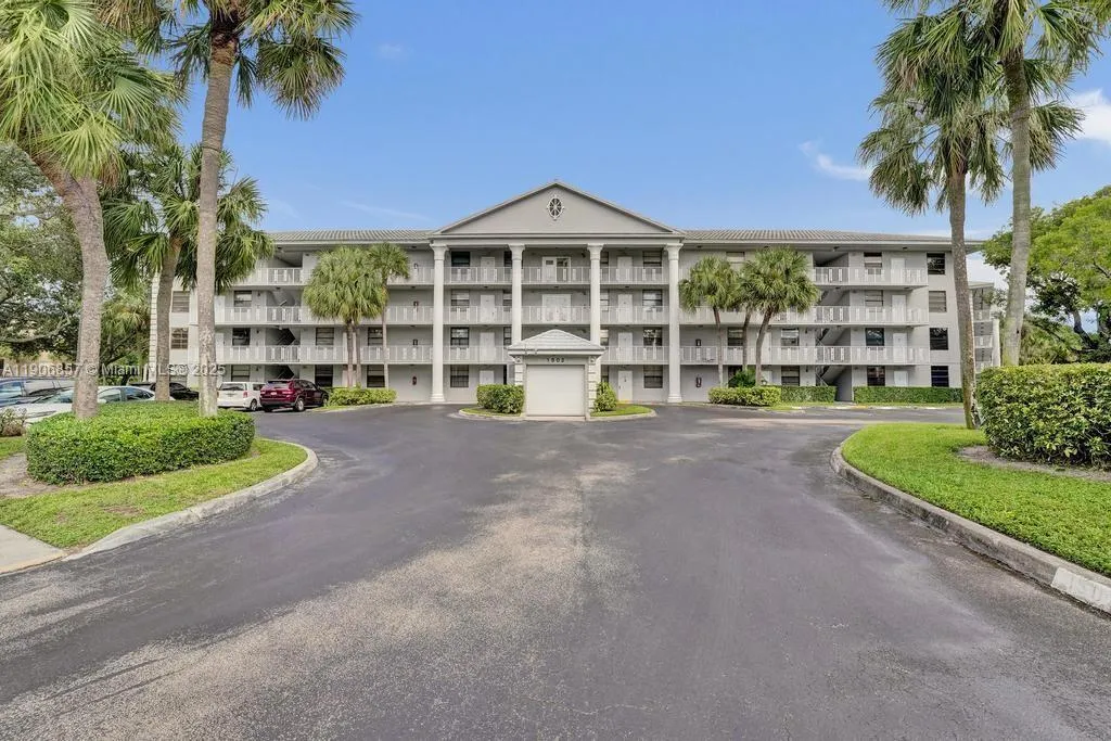 2 bedroom 2 bath for sale at 1502 Whitehall Dr # 305, Davie FL 33324