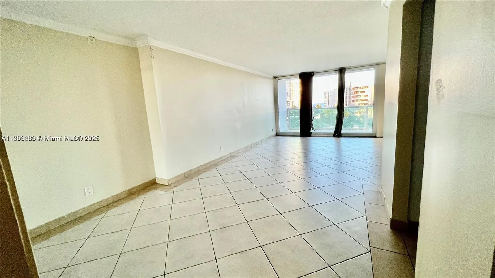 100 Bayview Dr # 607, Sunny Isles Beach FL 33160