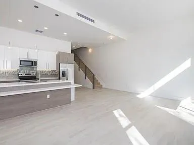 4500 NW 8th Pl, Plantation FL 33317