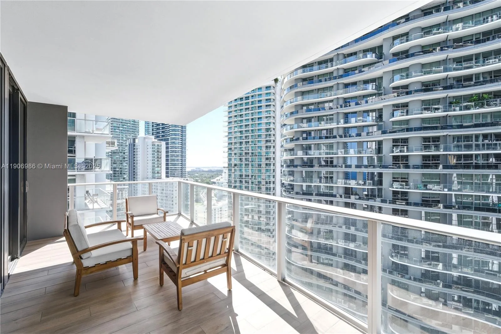 1 bedroom 2 bath for sale at 1010 Brickell Ave # 3006, Miami FL 33131