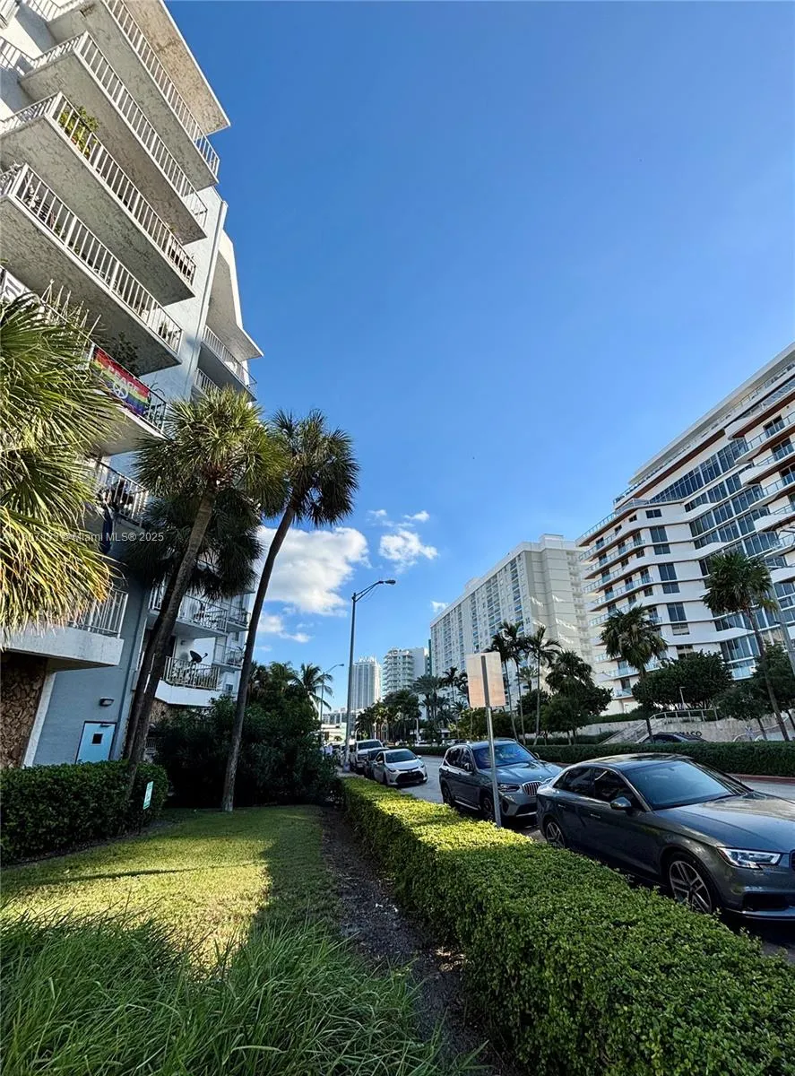 1 bedroom 1 bath for sale at 6801 Indian Creek Dr # 402, Miami Beach FL 33141