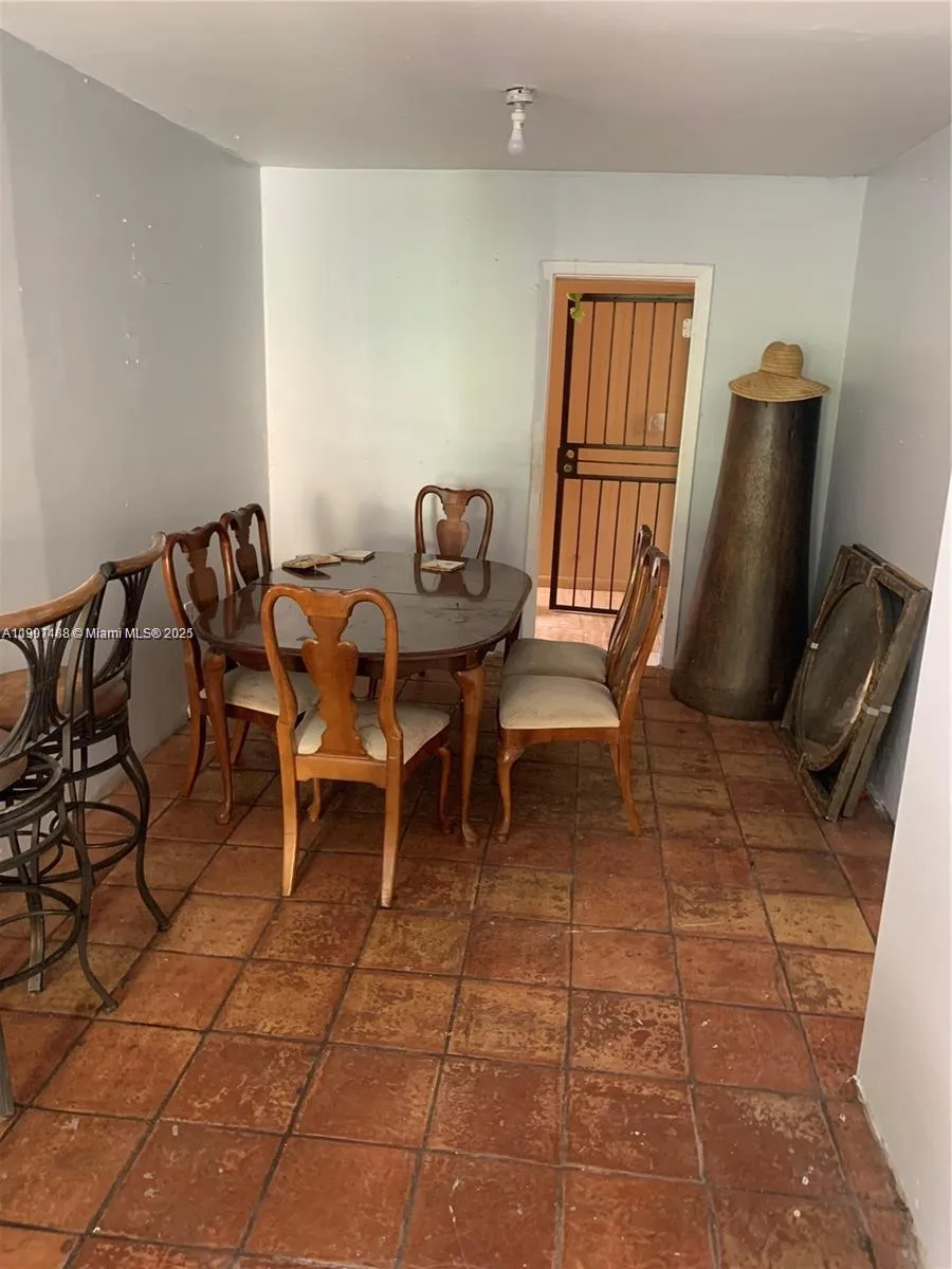 1037 NW 30th St, Miami FL 33127