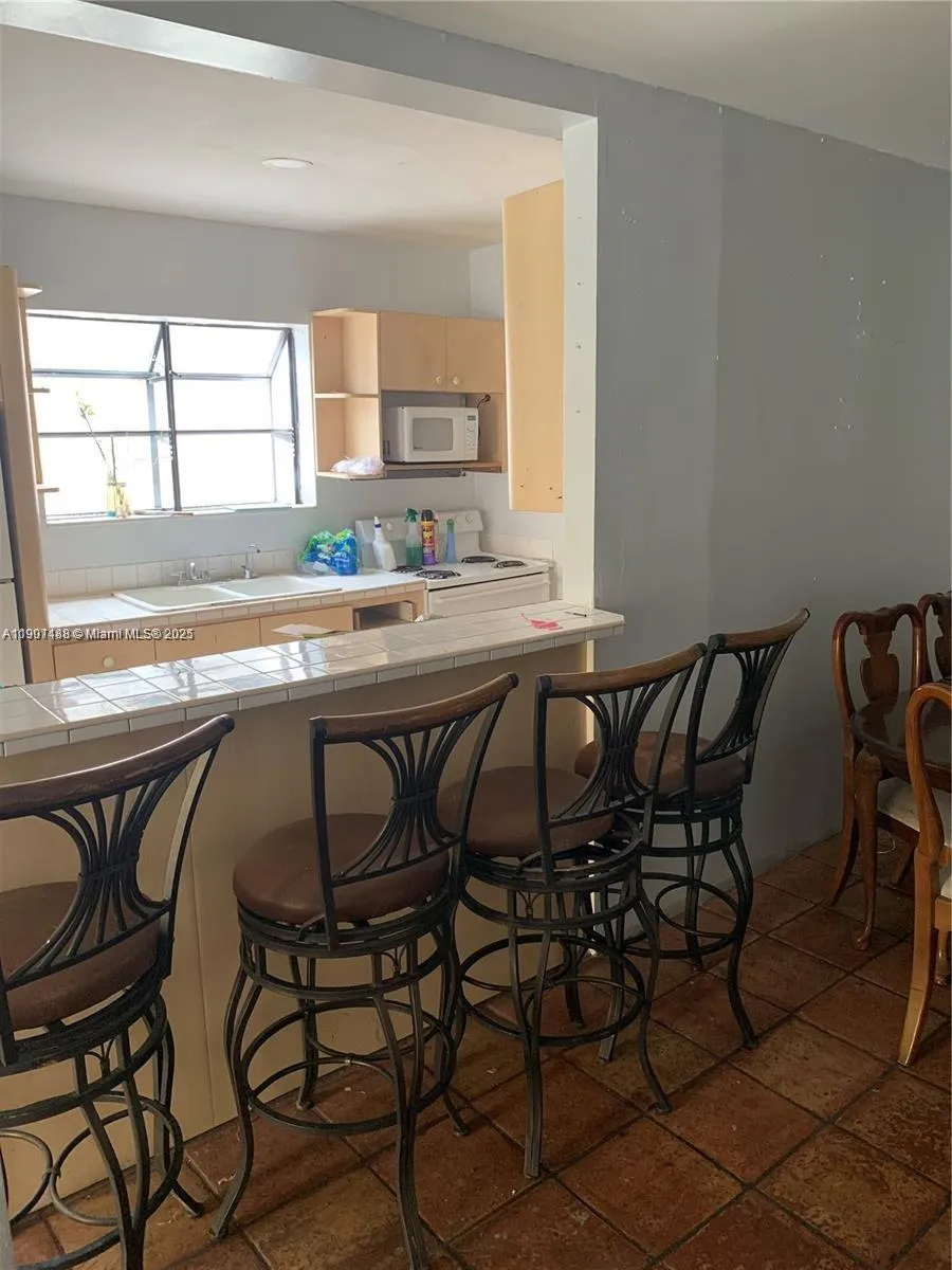 1037 NW 30th St, Miami FL 33127
