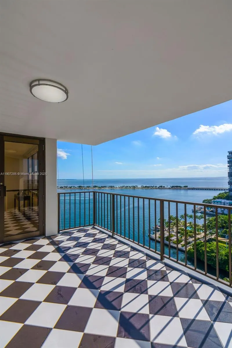 1925 Brickell Ave, Miami FL 33129