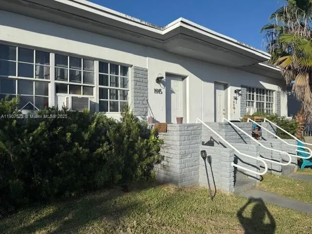 1925 Marseille Dr, Miami Beach FL 33141