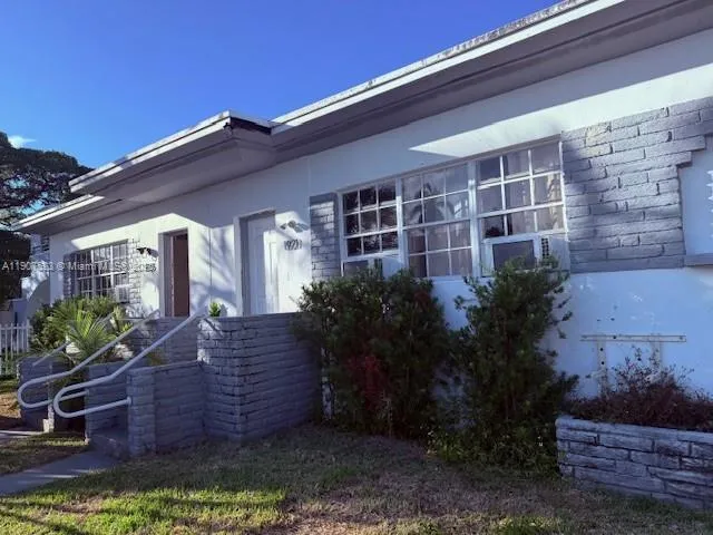 1925 Marseille Dr, Miami Beach FL 33141