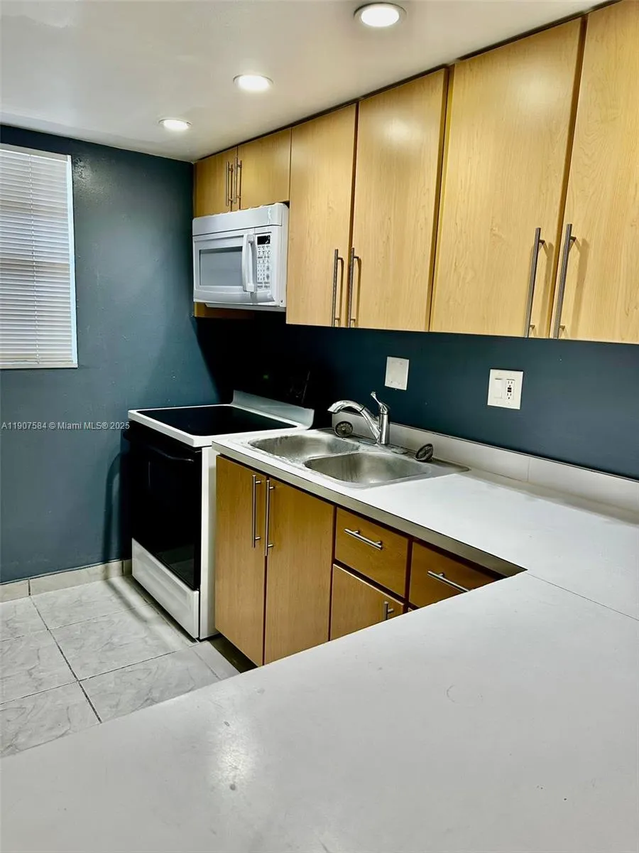 8101 SW 73rd Ave # 30, Miami FL 33143