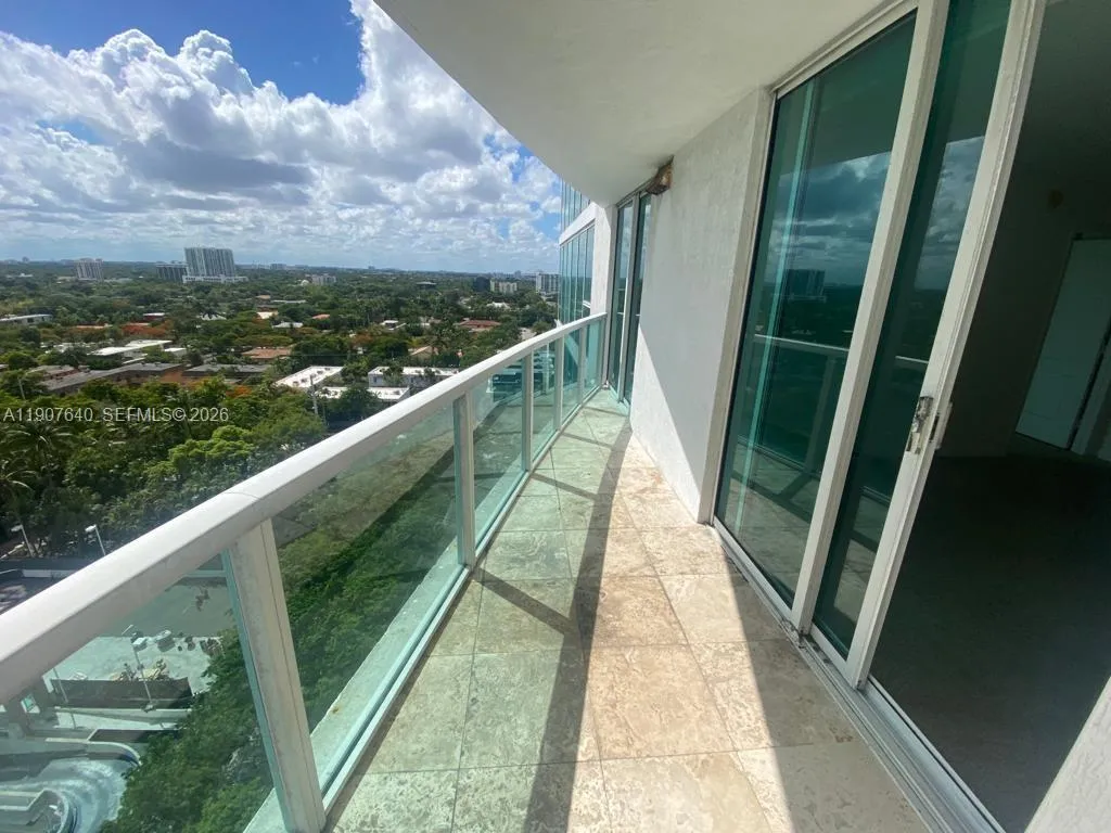1 bedroom 1 bath for sale at 2101 Brickell Ave # 1211, Miami FL 33129