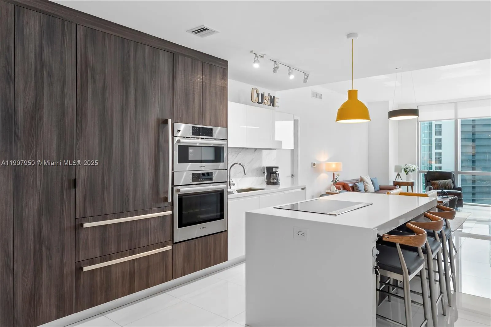 851 NE 1st Ave # 3907, Miami FL 33132