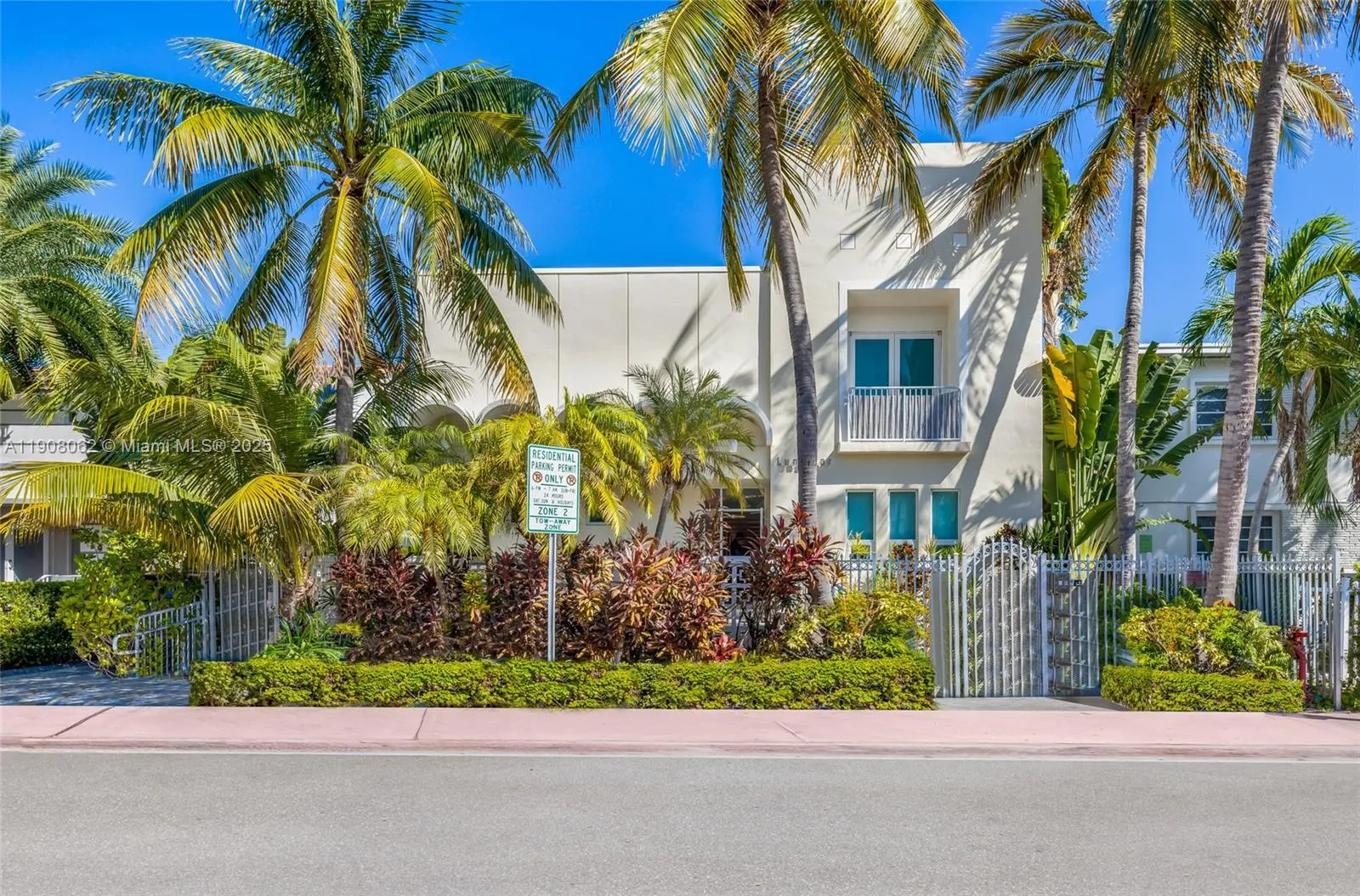 2 bedroom 2 bath for sale at 1545 Jefferson Ave # 103, Miami Beach FL 33139