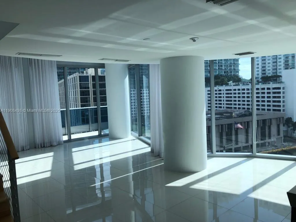 2 bedroom 3 bath for sale at 200 Biscayne Boulevard Way # 902, Miami FL 33131