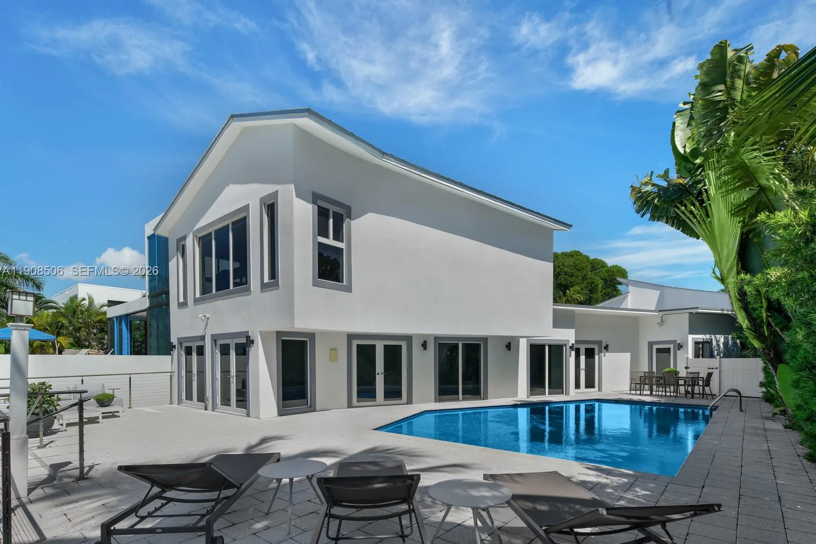 5 bedroom 5 bath for sale at 1040 S Shore Dr, Miami Beach FL 33141