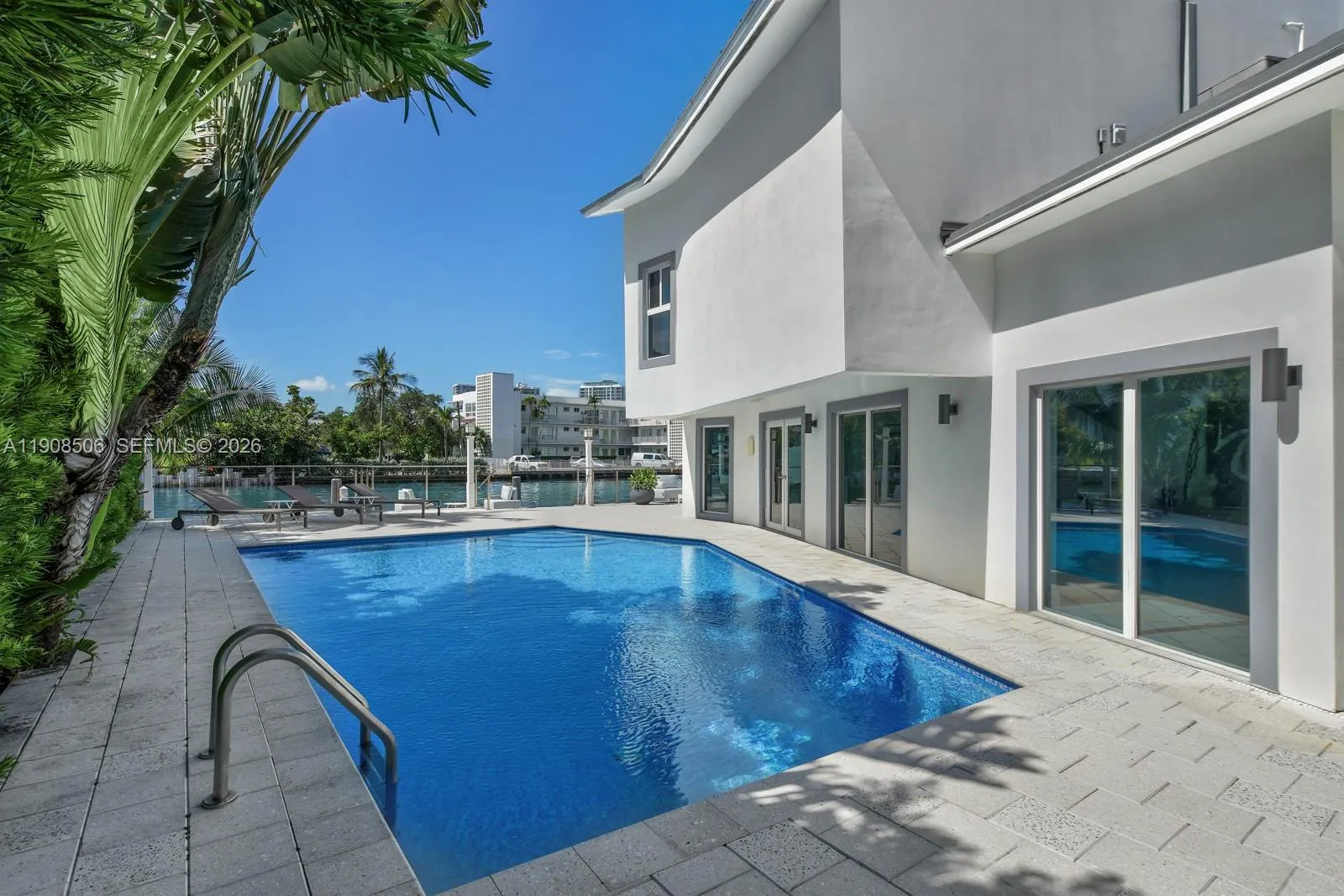 1040 S Shore Dr, Miami Beach FL 33141