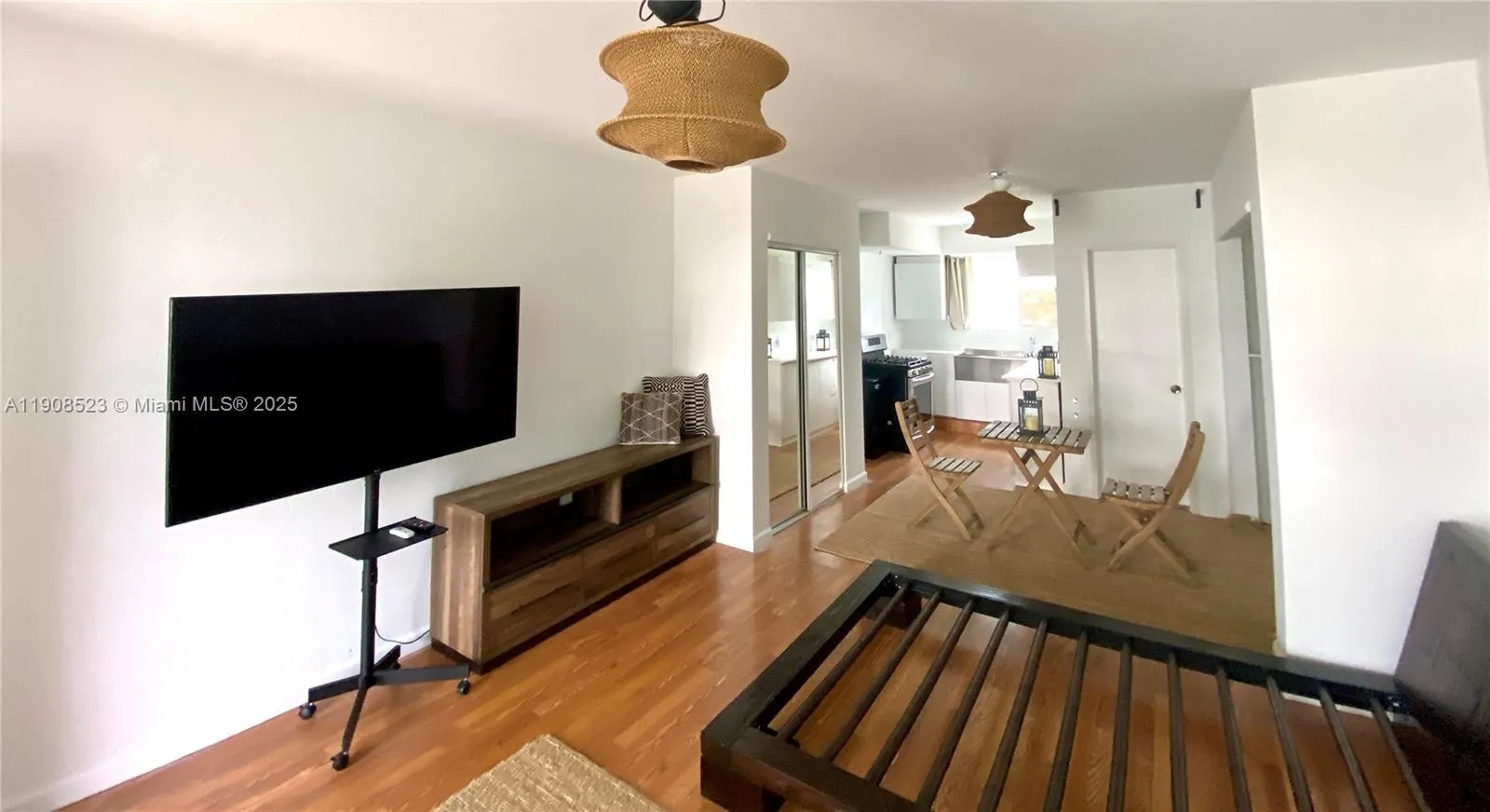 158 Ocean Dr # 306, Miami Beach FL 33139