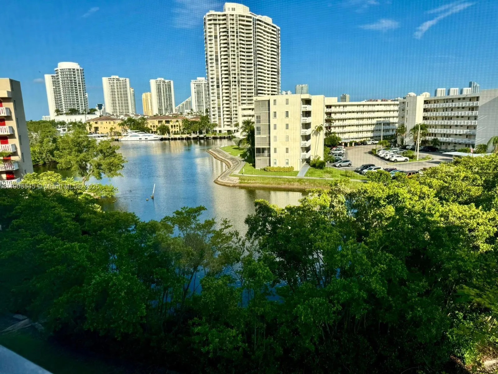 1 bedroom 1 bath for sale at 2930 Point East Dr # E512, Aventura FL 33160