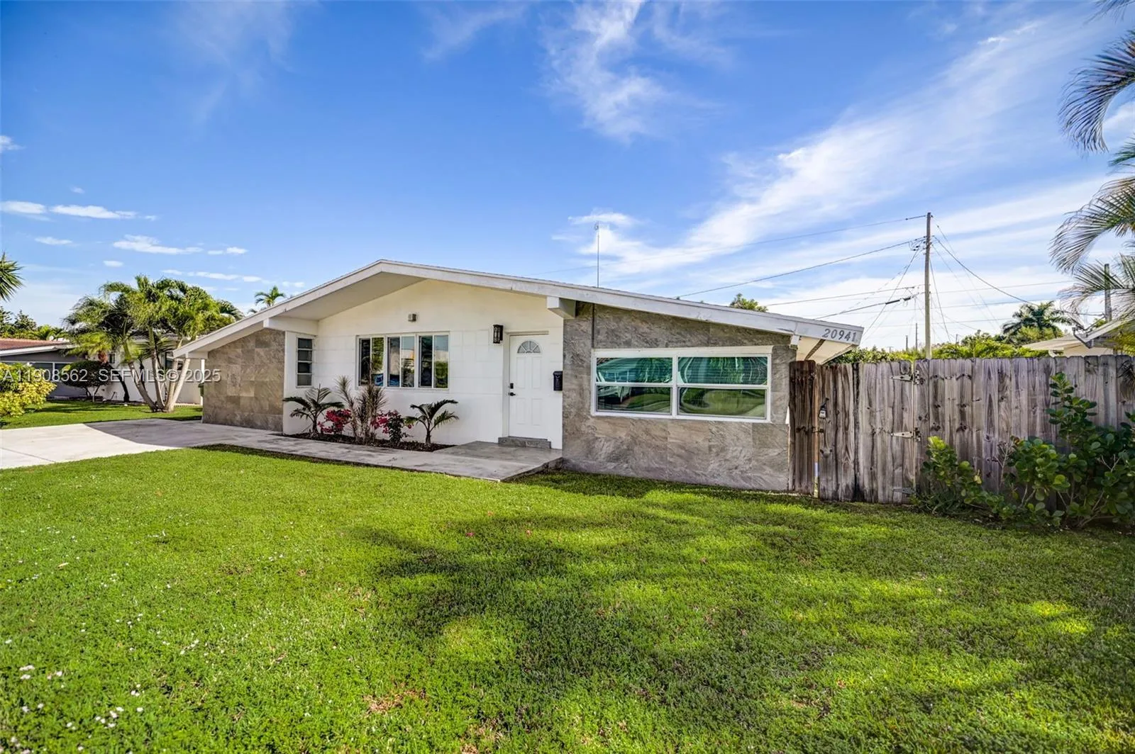 20941 NE 25th Ct, Miami FL 33180