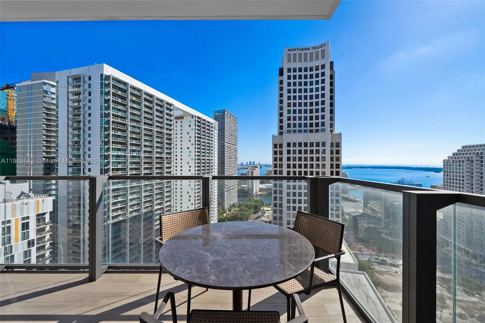1 bedroom 1 bath for sale at 68 SE 6th St # 2505, Miami FL 33131
