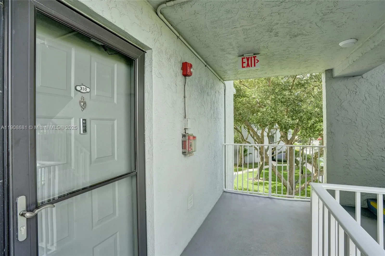 2220 N Cypress Bend Dr # 310, Pompano Beach FL 33069