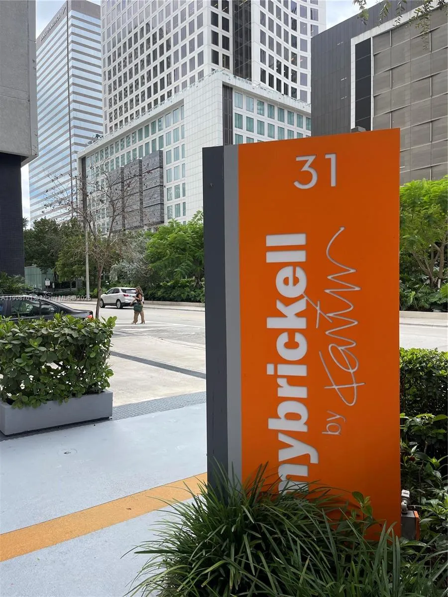 1 bath for sale at 31 SE 6th St # 2503, Miami FL 33131