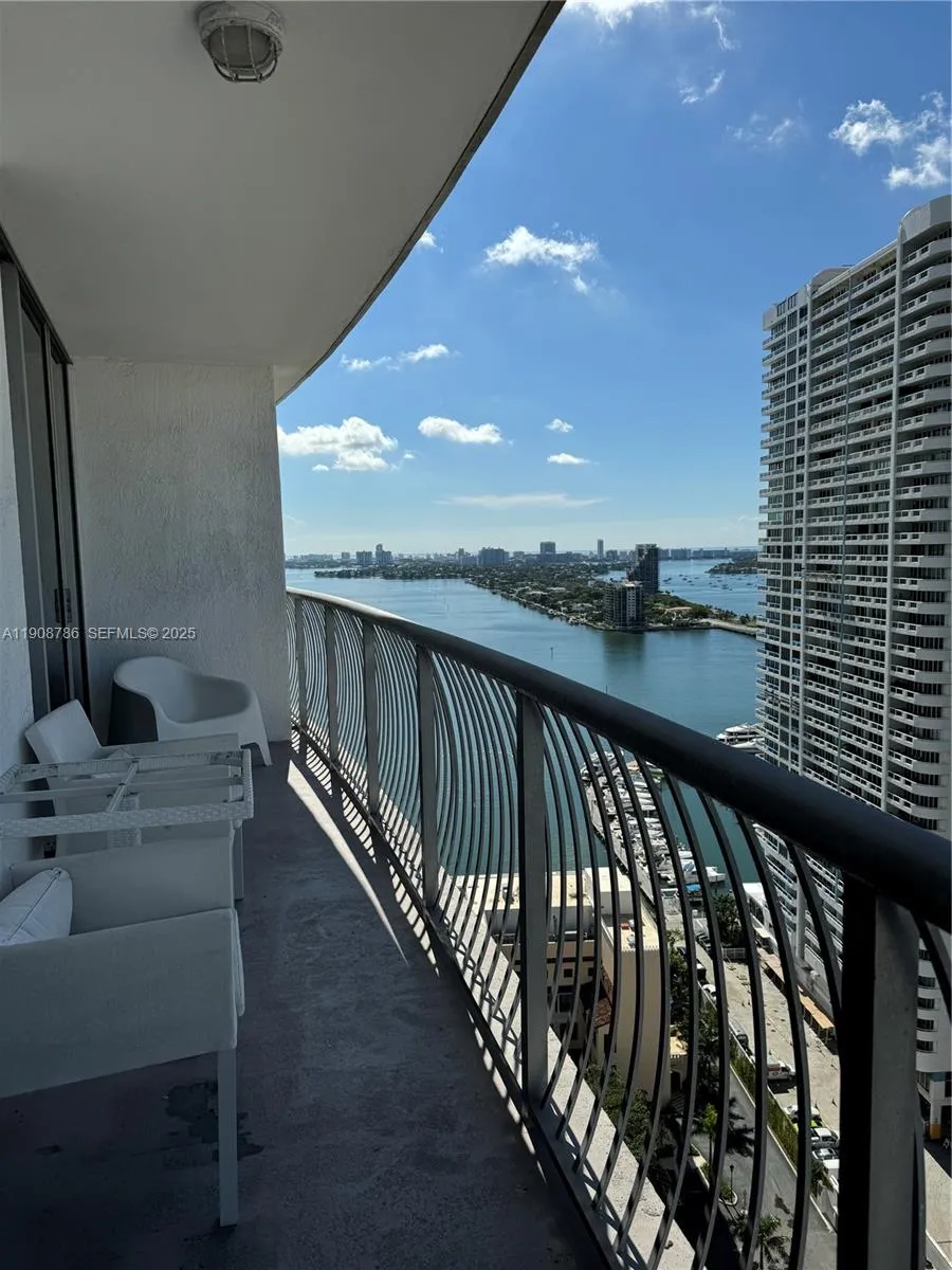 1 bedroom 1 bath for rent at 1750 N Bayshore Dr # 2706, Miami FL 33132