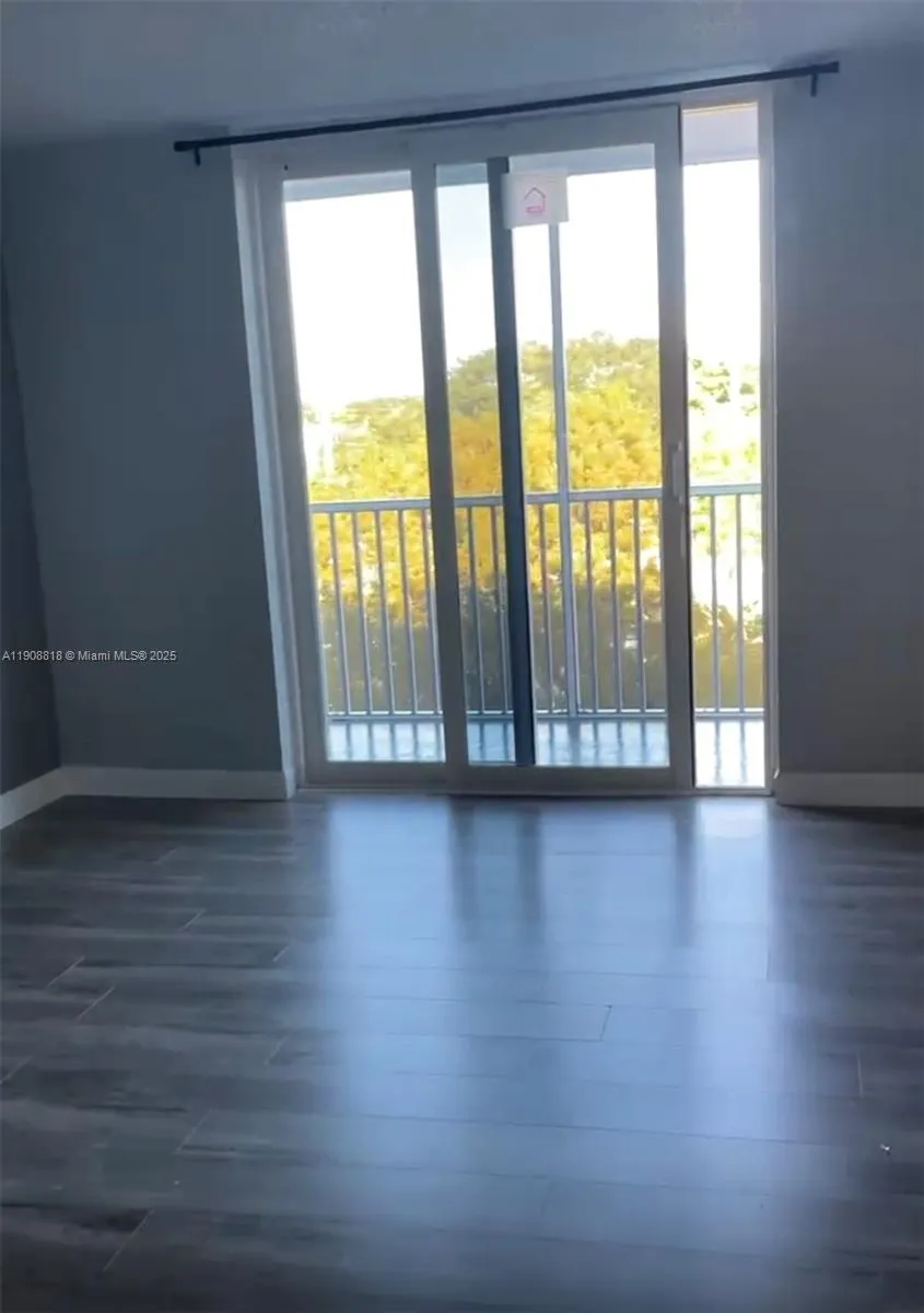 1 bedroom 1 bath for sale at 16851 NE 23rd Ave # 519, North Miami Beach FL 33160