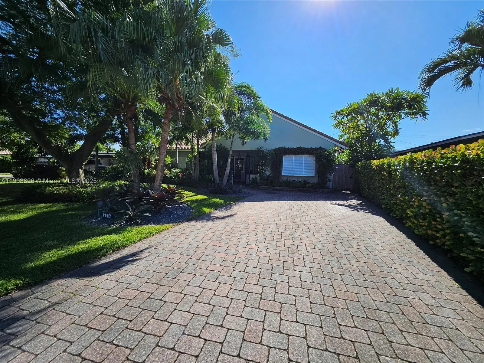2016 NE 26th Dr, Wilton Manors FL 33306