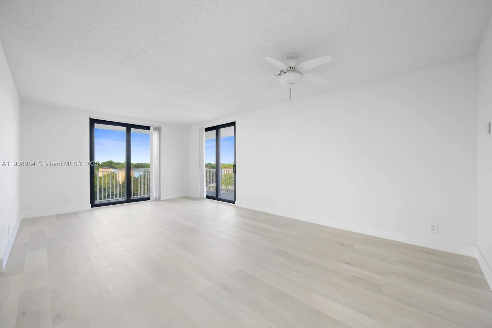 2 bedroom 2 bath for sale at 901 Hillcrest Dr # 515, Hollywood FL 33021