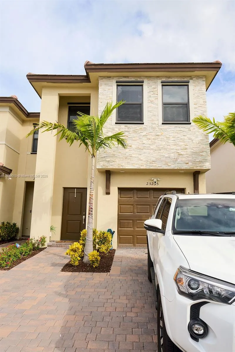 25255 SW 107th Ct, Homestead FL 33032