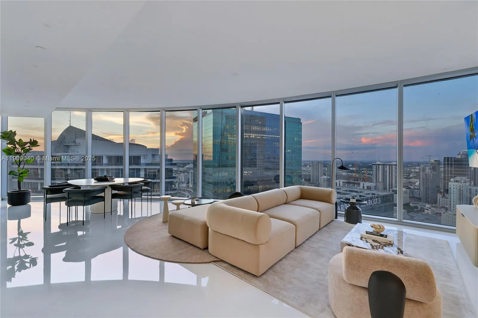 1 bedroom 1 bath for sale at 300 Biscayne Boulevard Way # 5108, Miami FL 33131