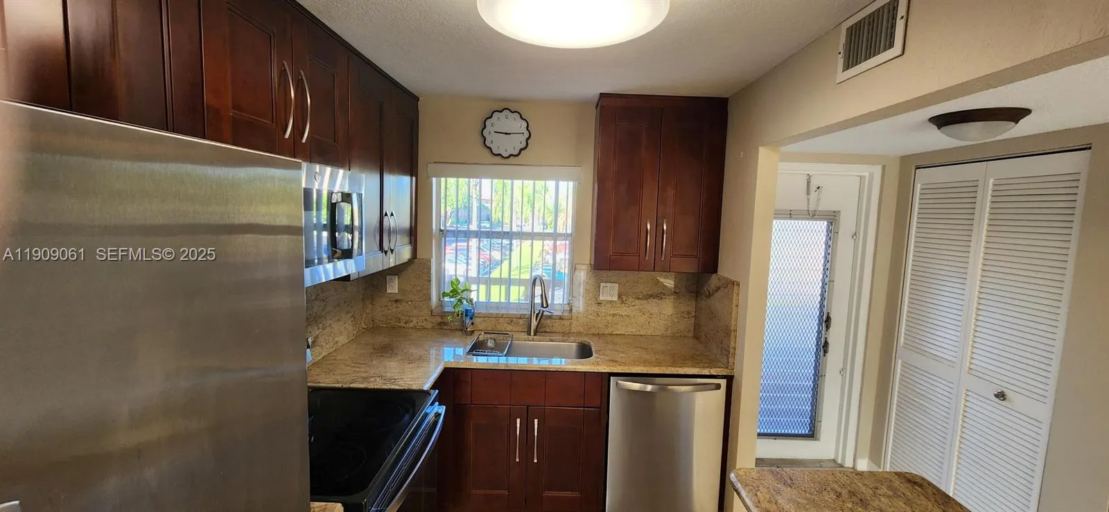 9620 Sunrise Lakes Blvd # 211, Sunrise FL 33322