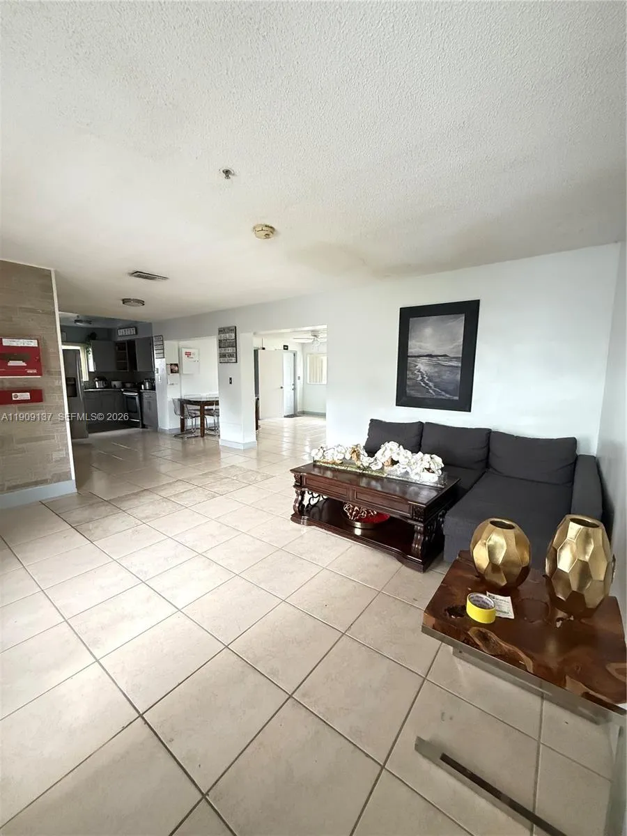 17902 NW 81st Ct, Hialeah FL 33015