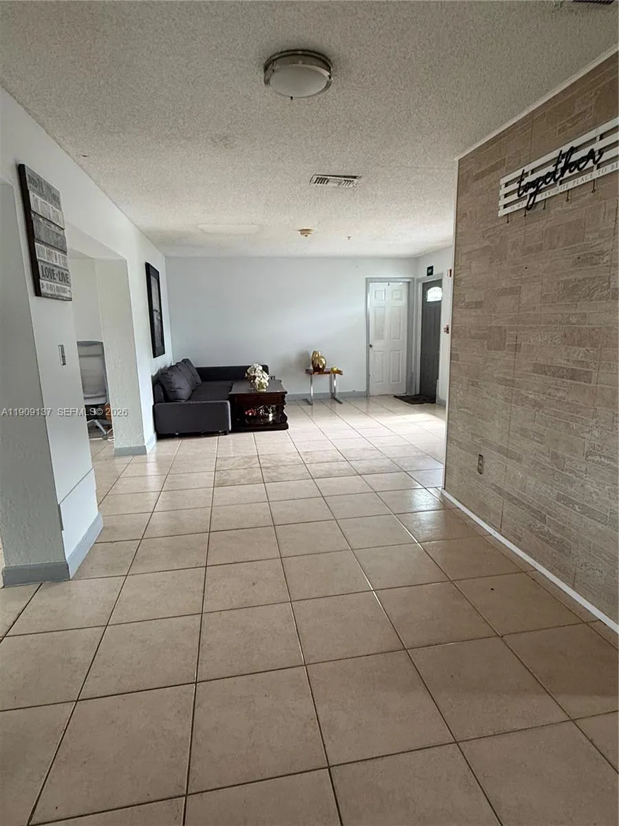 17902 NW 81st Ct, Hialeah FL 33015