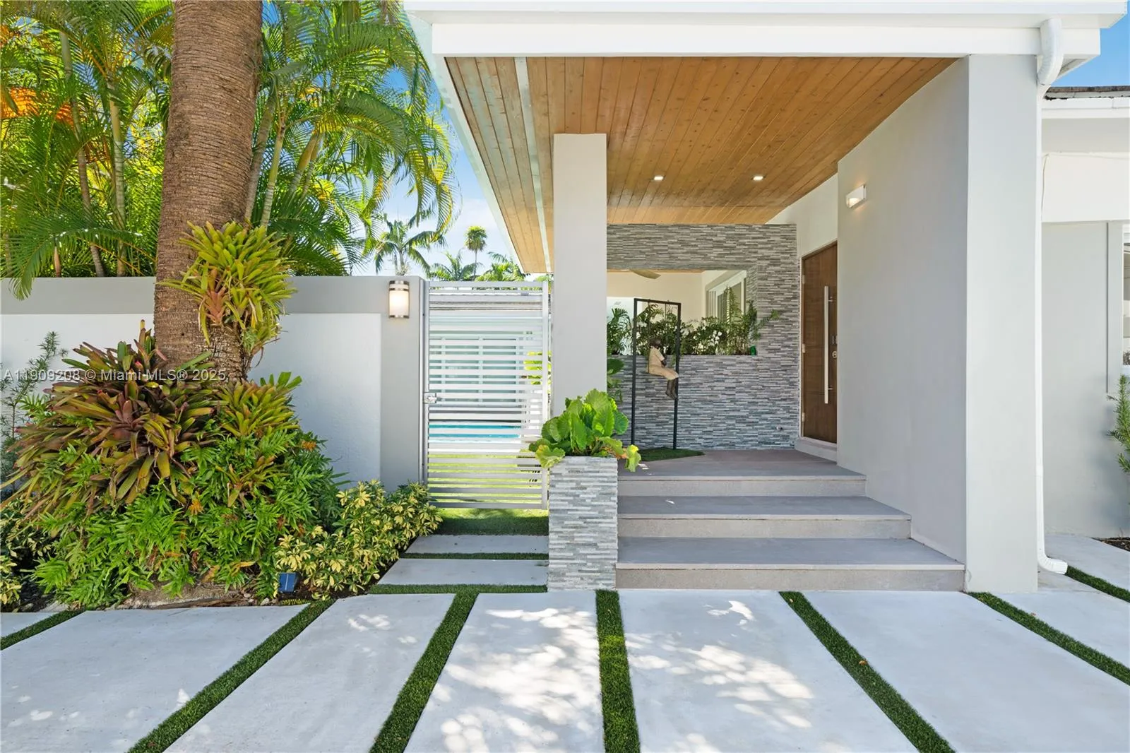 4 bedroom 3 bath for sale at 1616 S Bayshore Dr, Miami FL 33133