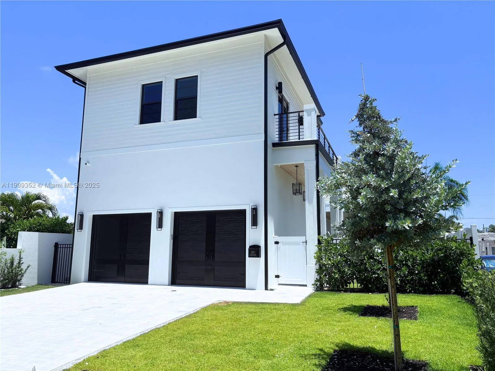 371 E Lakewood Rd, West Palm Beach FL 33405