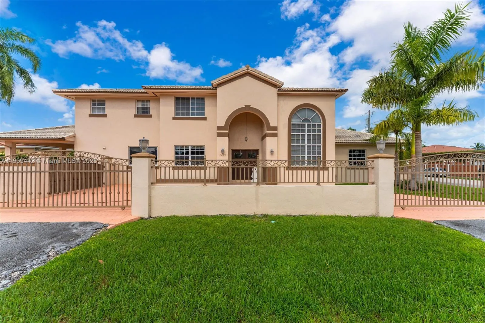 5 bedroom 4 bath for sale at 3200 SW 132nd Ave, Miami FL 33175