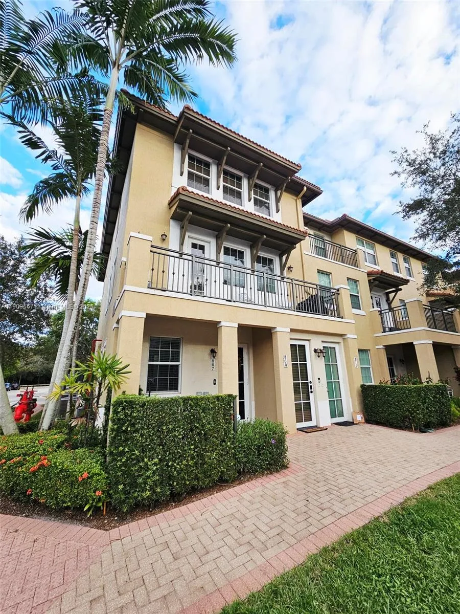 3 bedroom 3 bath for sale at 809 SW 147 AVE # 1401, Pembroke Pines FL 33027