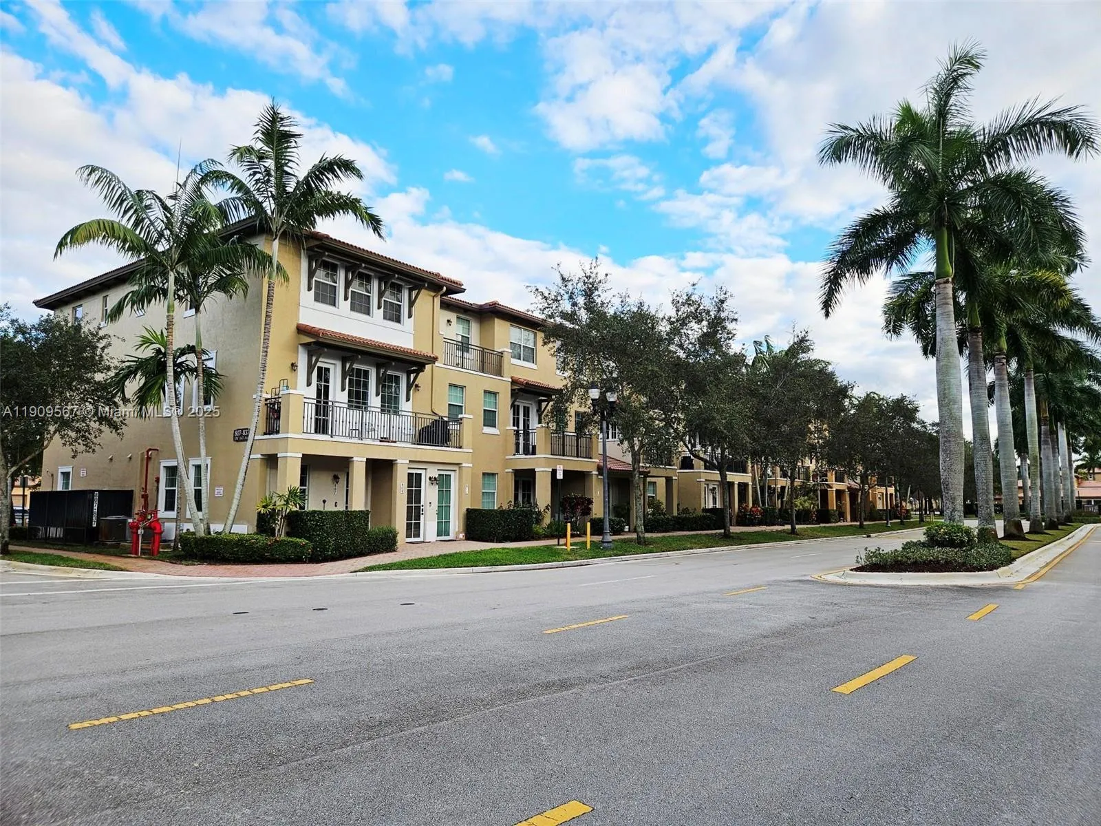 809 SW 147 AVE # 1401, Pembroke Pines FL 33027