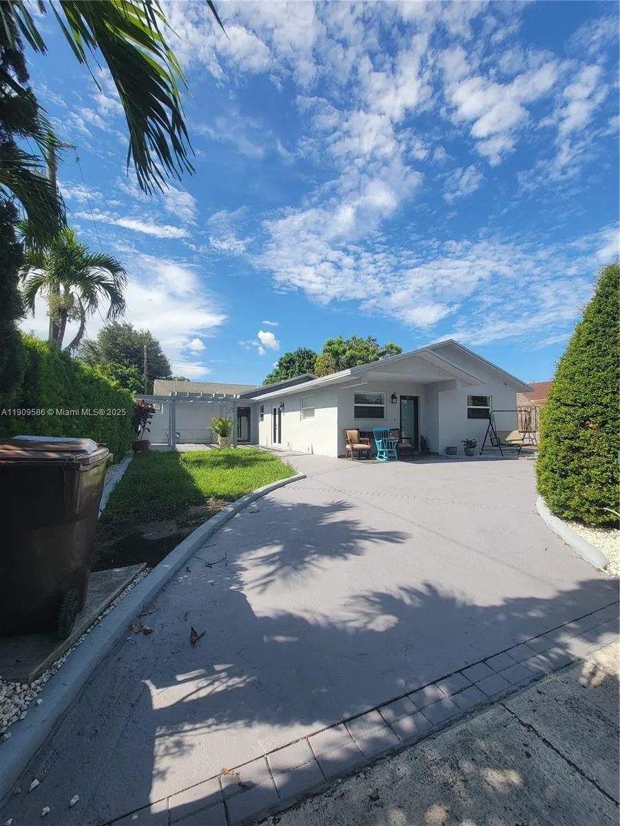 25 E 53rd Ter, Hialeah FL 33013