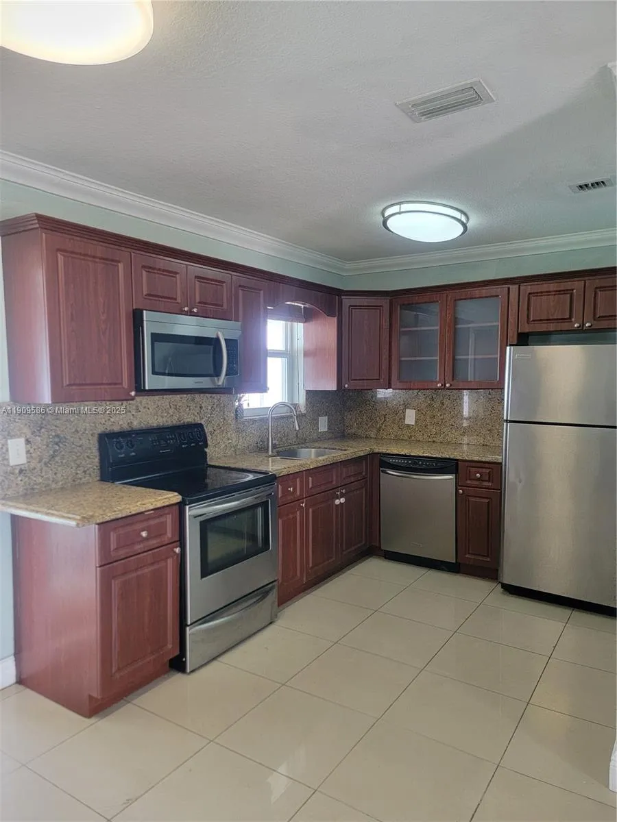 25 E 53rd Ter, Hialeah FL 33013