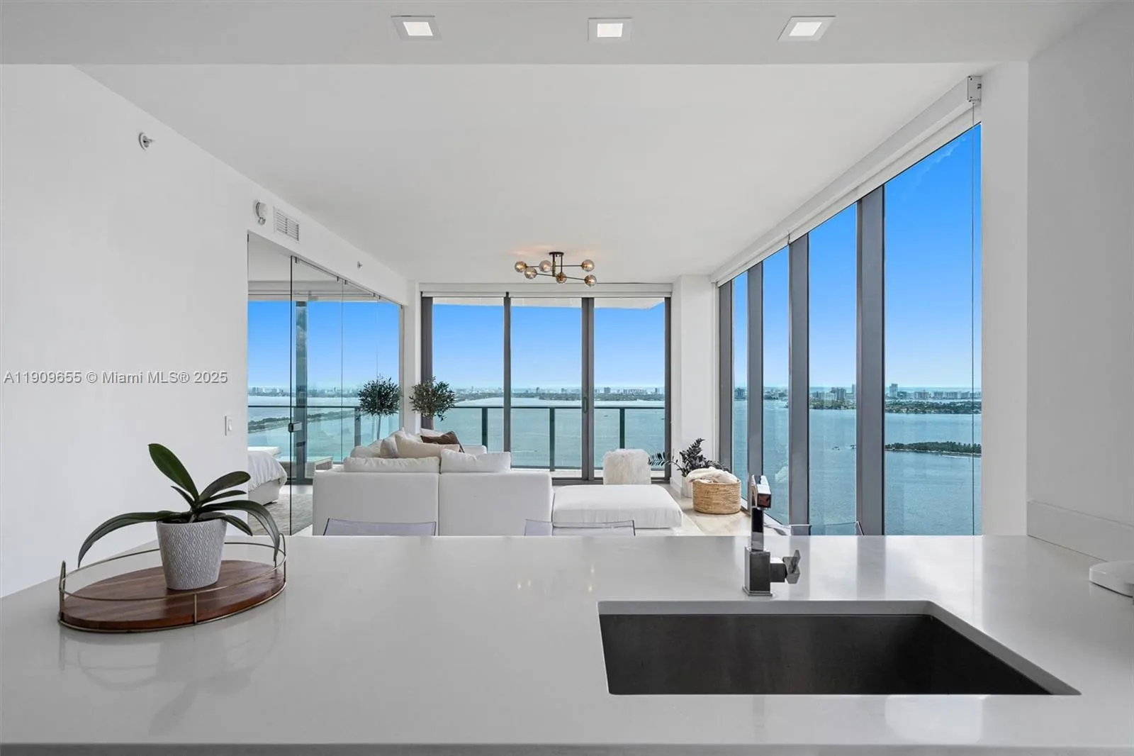 460 NE 28th St # 3508, Miami FL 33137