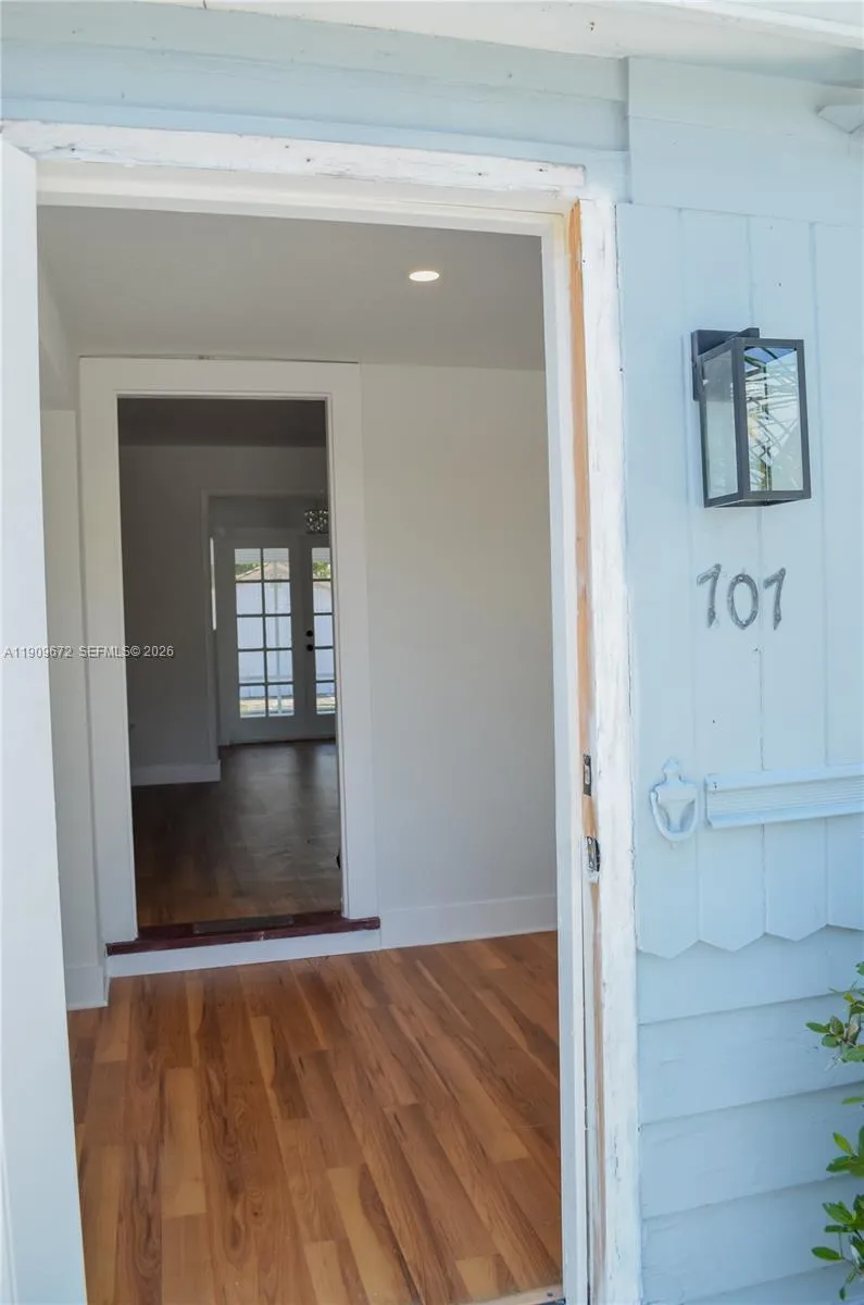707 N J St, Lake Worth FL 33460