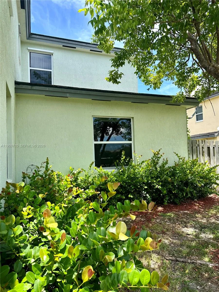 3 bedroom 3 bath for sale at 133 SE 28th Ter # 8, Homestead FL 33033
