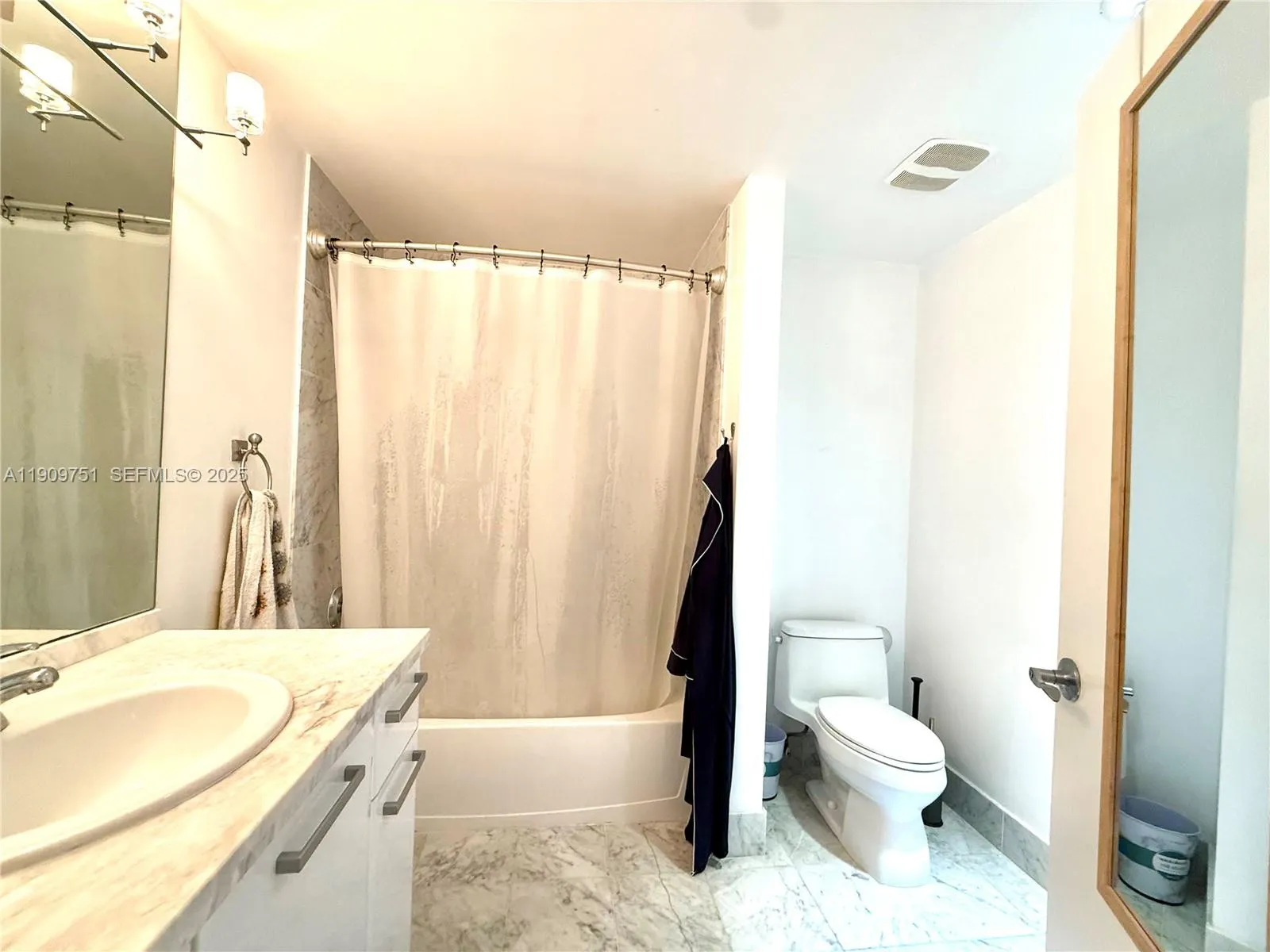 253 NE 2nd St # 219, Miami FL 33132
