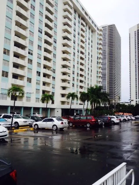 2 bedroom 2 bath for rent at 1833 S Ocean Dr # 308, Hallandale Beach FL 33009
